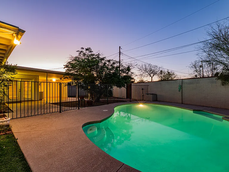 2827 E La Cienega Pl — Photo 32