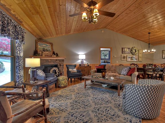 4th image of 16 Glen Hollow Ct