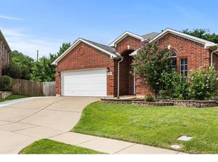 7910 Corona Ct, Arlington, TX 76002