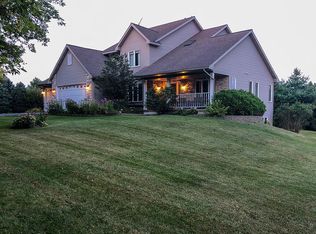N2274 Piper Alley Ct, Lake Geneva, WI 53147