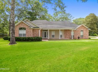 5525 Huckleberry Ln, Moss Point, MS 39562