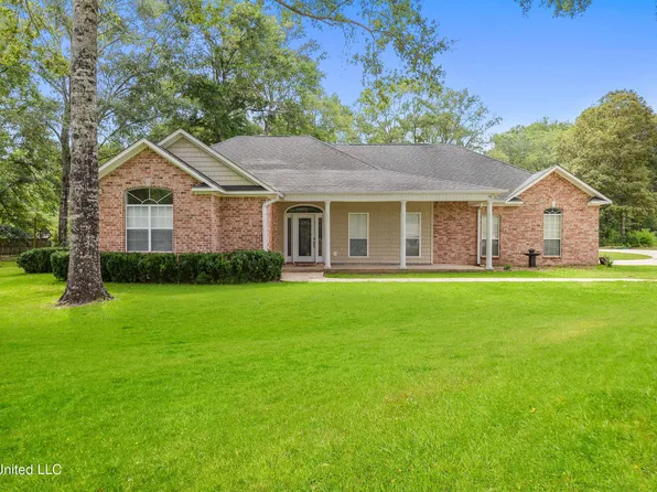 5525 Huckleberry Ln, Moss Point, MS 39562