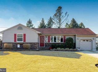 8 Tilford Rd, Somerdale, NJ 08083