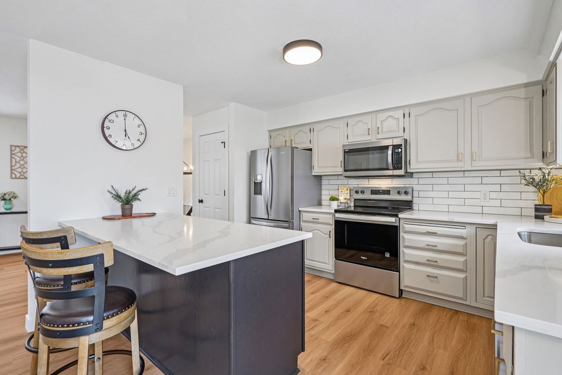 7th St-S2002-013.jpg