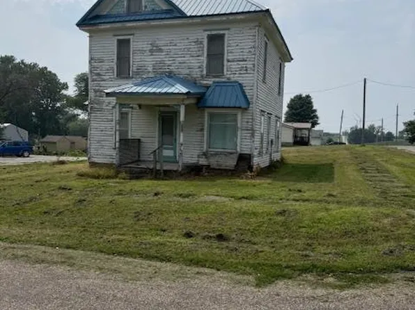 414 Pacific St, Walnut, IA 51577