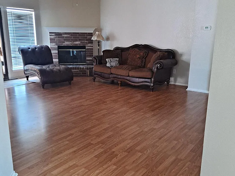 100 Oak Hollow Ln — Photo 5