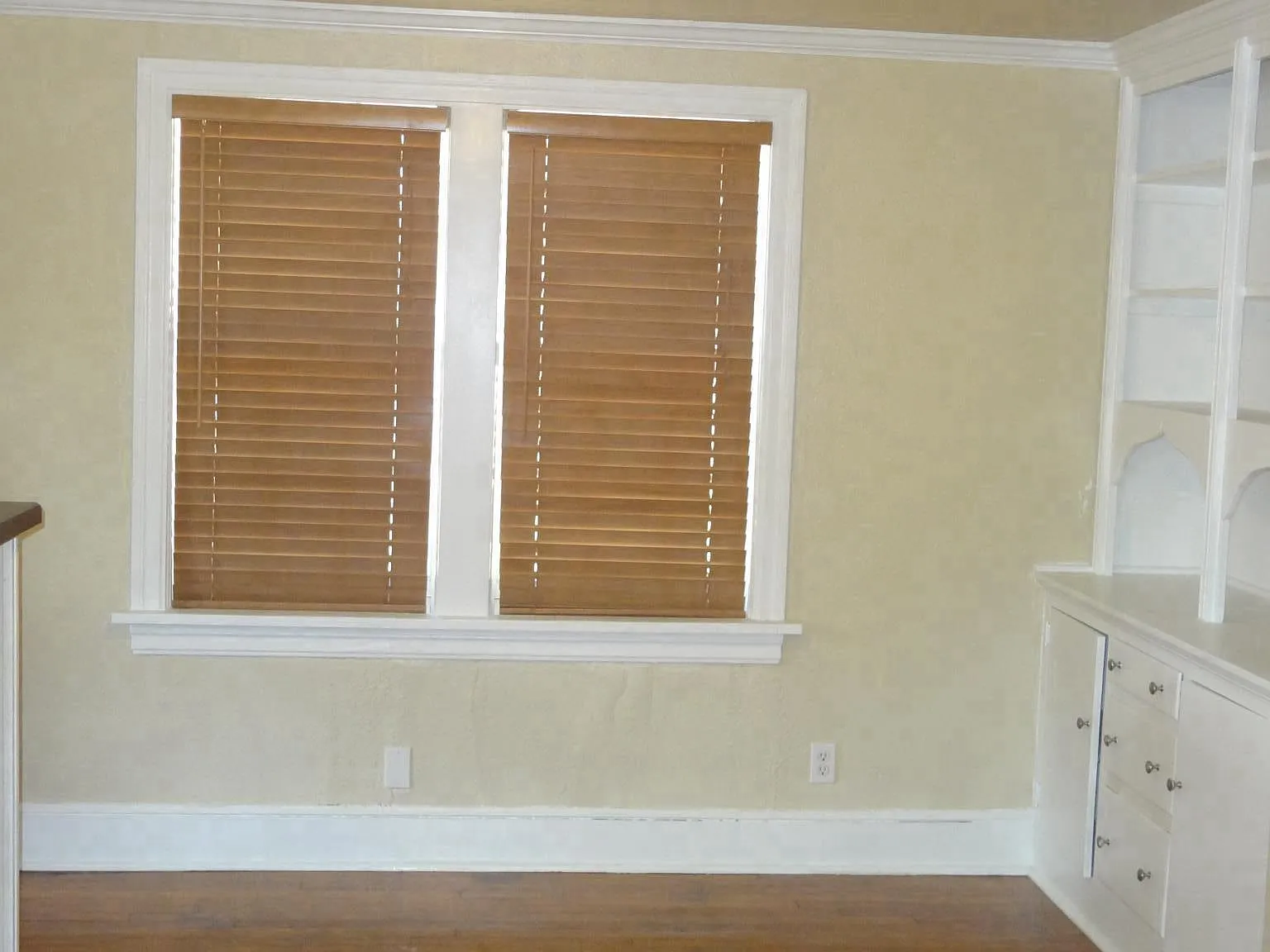 2 bed, 1025 sqft, $1,000 — Photo 3