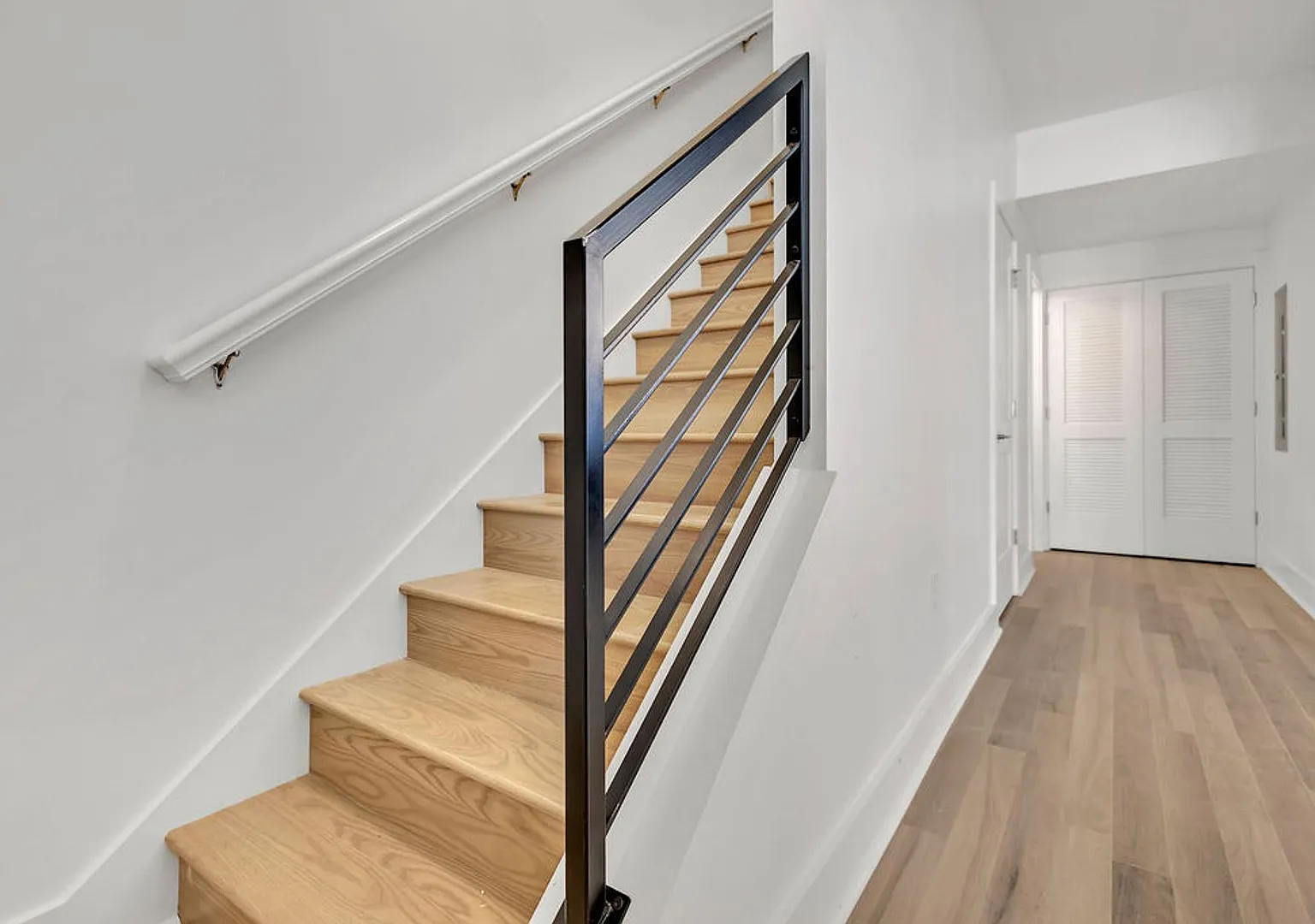 526 N. Lincoln — Photo 3