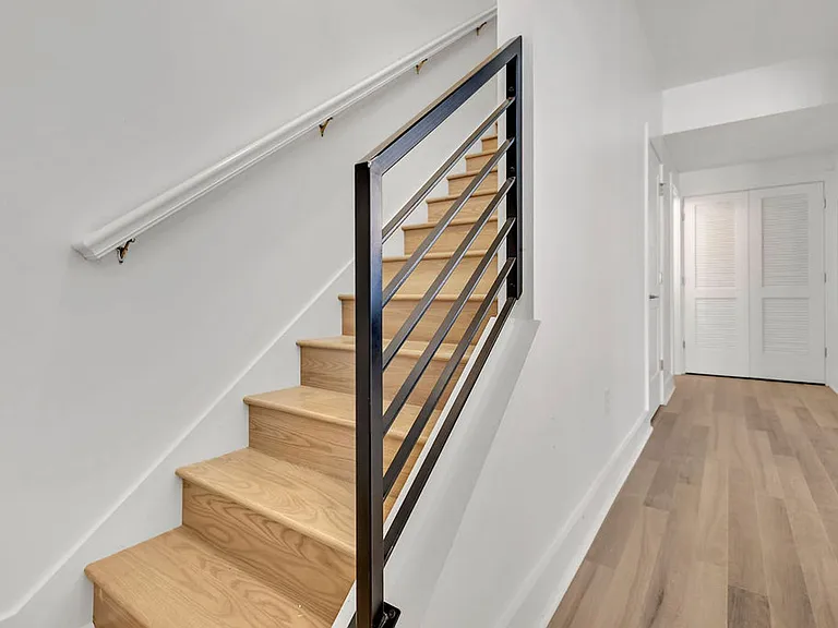 526 N Lincoln St — Photo 3