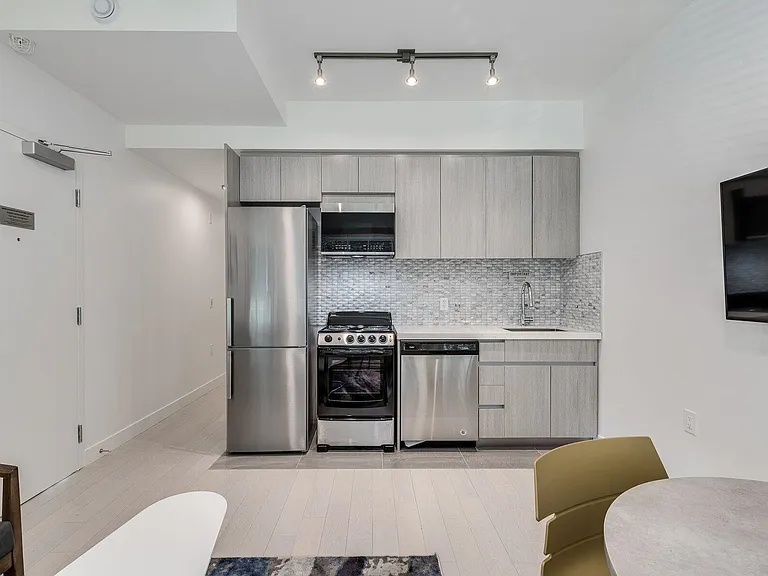 1431 Haro St #101 — Photo 12