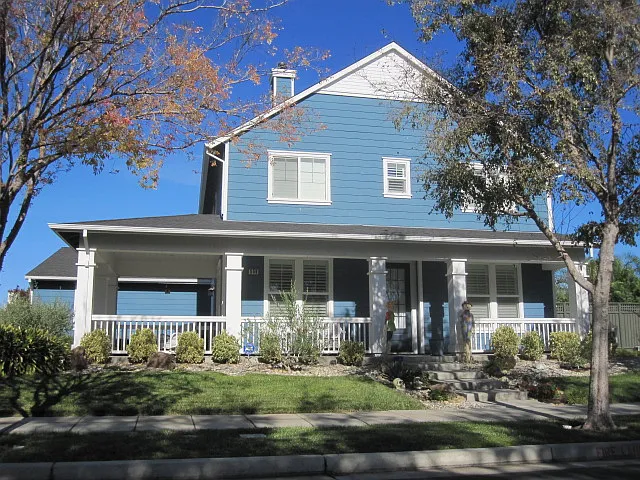 559 Belmont Ln photo 1