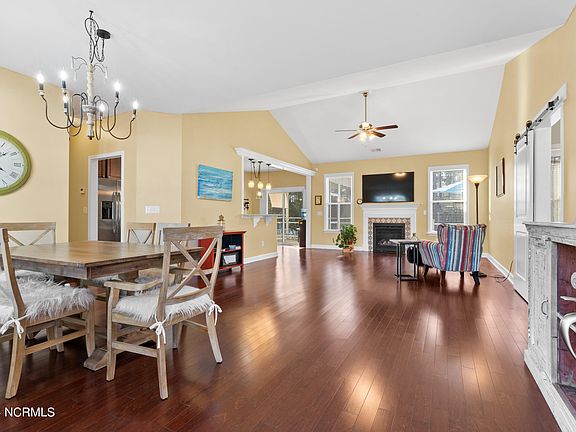 4th image of 563 Stonehaven Court