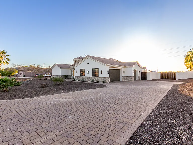 2506 S 186th Dr — Photo 27