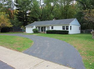 867 Upton Ave, Springfield, MI 49037