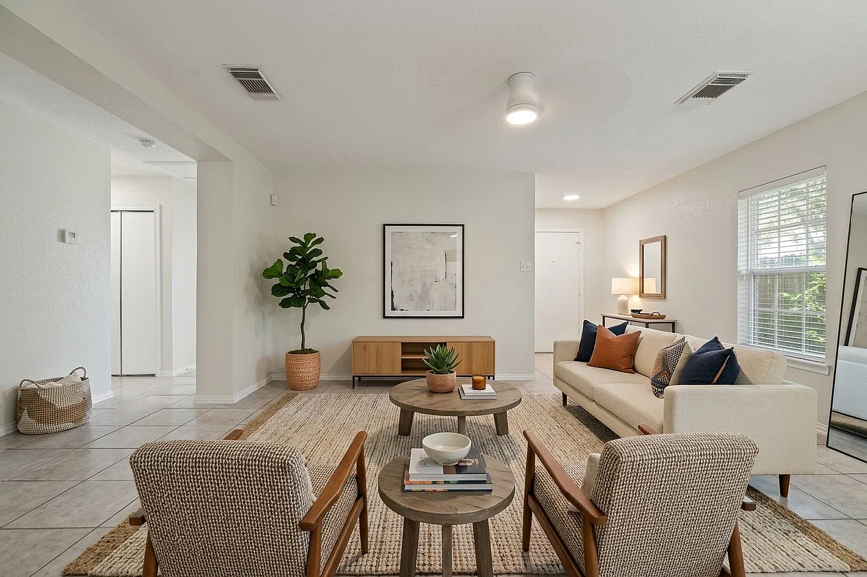 3 bed, 1233 sqft, $1,595 — Photo 1