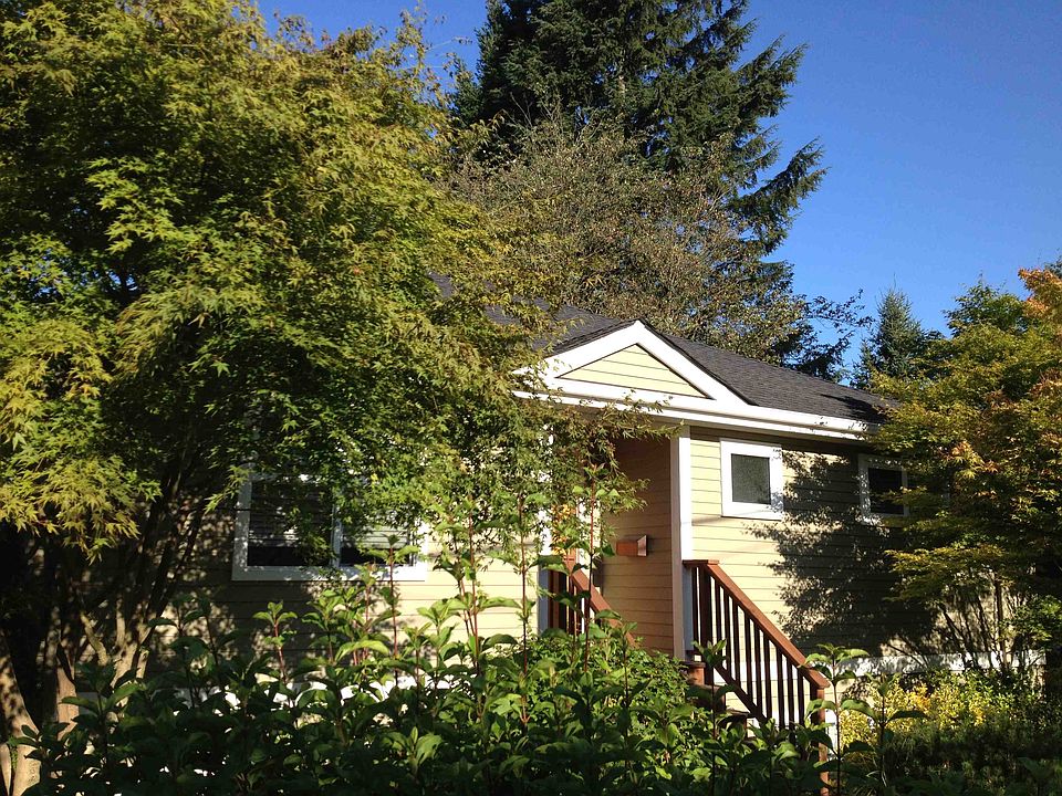 2nd image of 6869 29th Ave NE