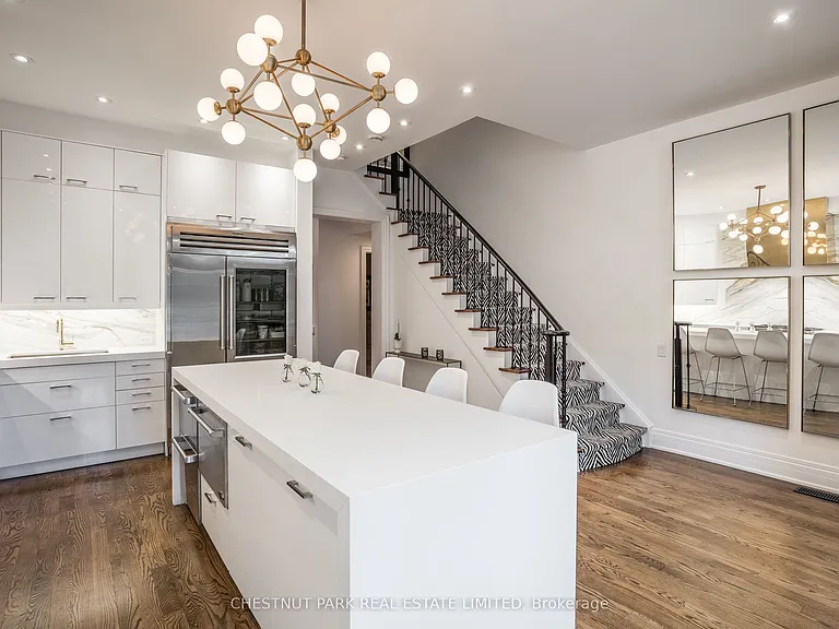 107 Lonsdale Rd — Photo 12