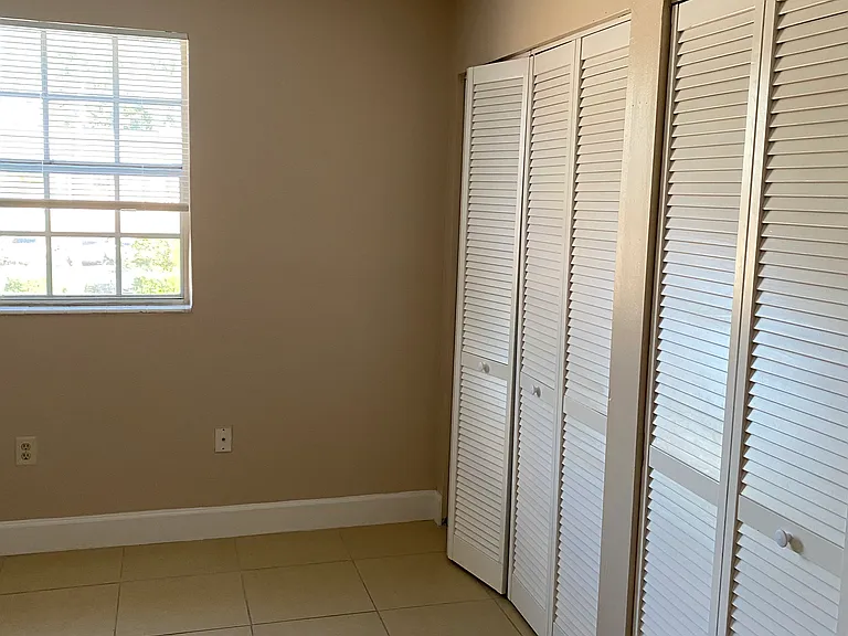 408 Banyon Tree Cir #200 — Photo 9