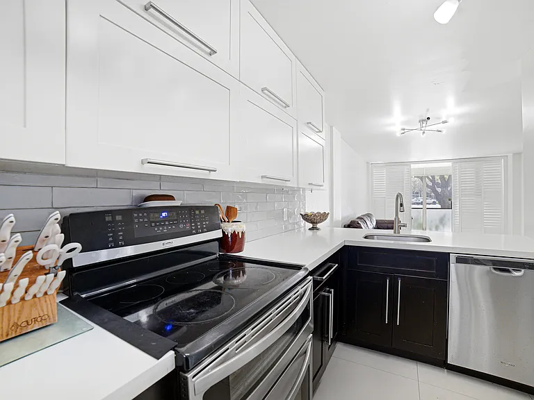 117 Royal Park Dr #1H — Photo 13