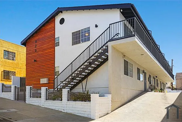 920 Everett St — Photo 22