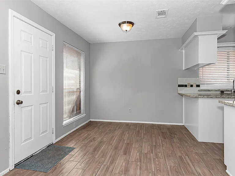 2710 Green Fields Dr — Photo 5