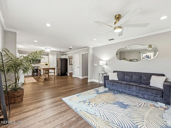 5th image of 1405 W CHINABERRY Court