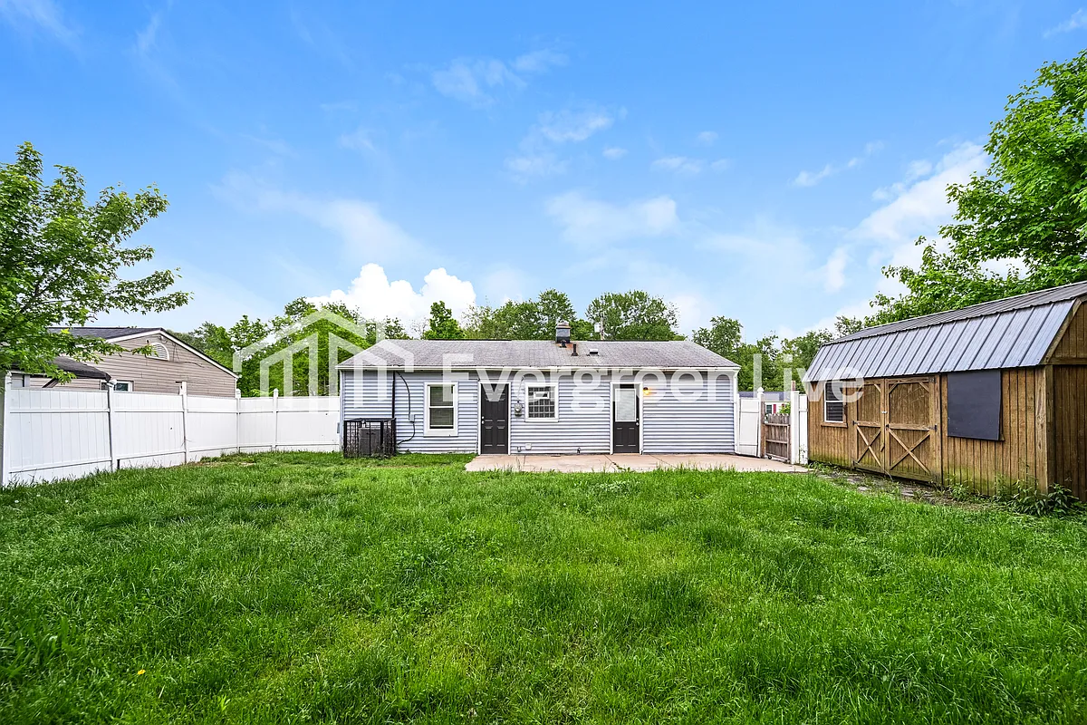Building Photo - 4325 Beechmont Dr