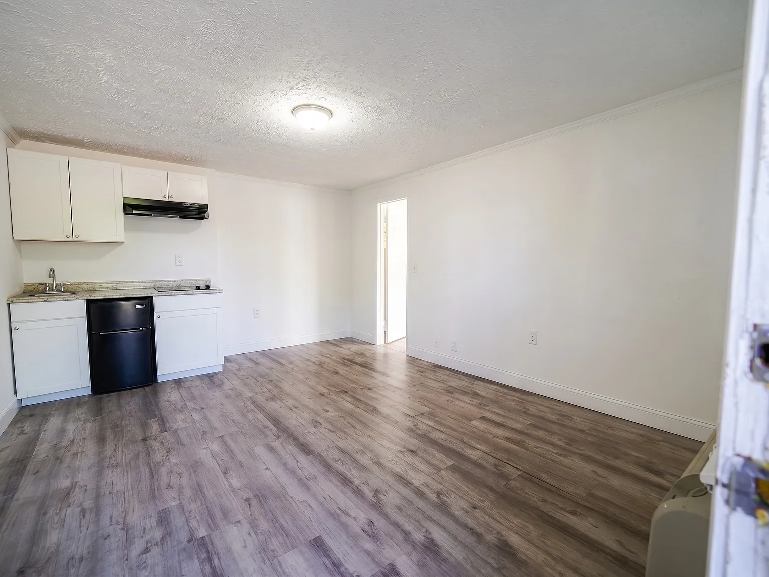 Studio, 450 sqft, $995 — Photo 2