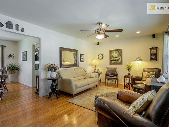 4th image of 6206 Hedges Ave