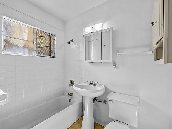 5th image of 56 N Parkwood Ave #1