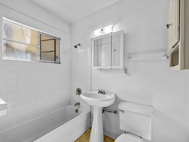 56 N Parkwood Ave #1 — Photo 5