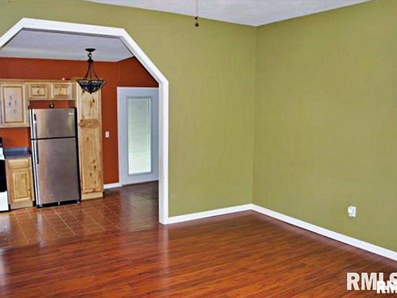 3rd image of 3177 North Ave