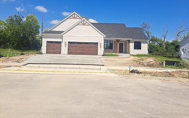 1st image of 442 W Sparrow WAY