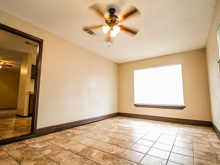 511 Jamaica Dr — Photo 4