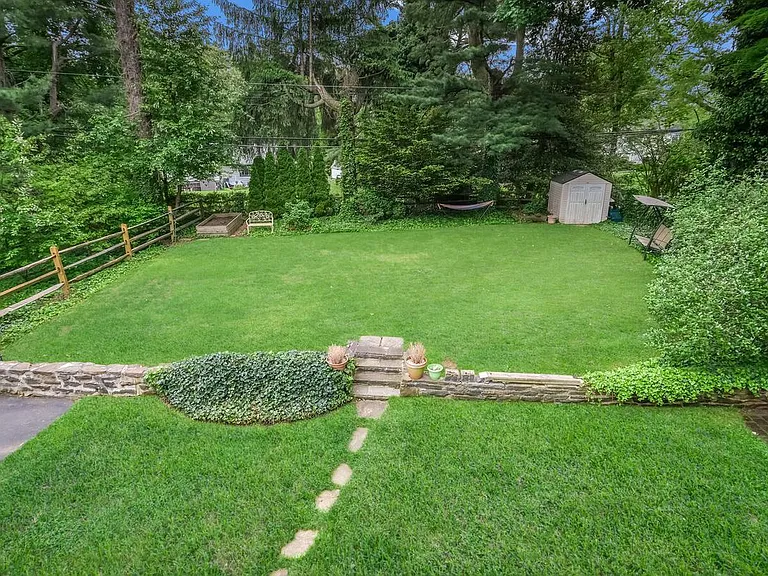 646 Green Briar Rd — Photo 28