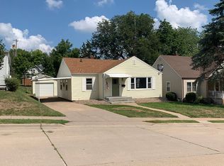 2013 W 3rd St, Dubuque, IA 52001