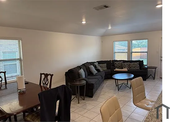 1207 Onyx Ln — Photo 1