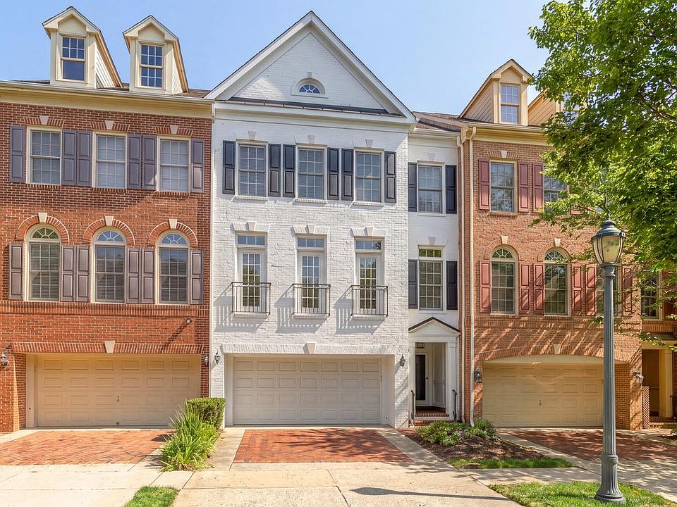 1st image of 407 Oak Knoll Ter