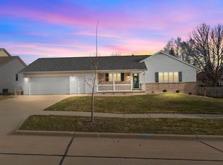 208 W Wildplum Ct, Appleton, WI 54913