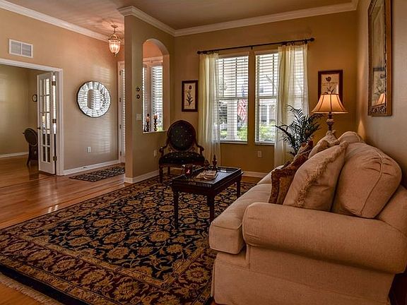 Large windows, natural light