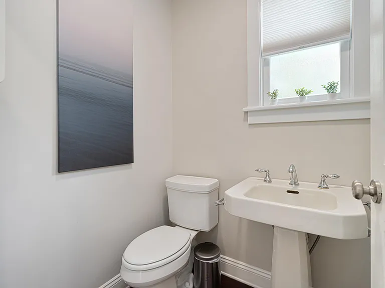 131 E Oakland Ave — Photo 11