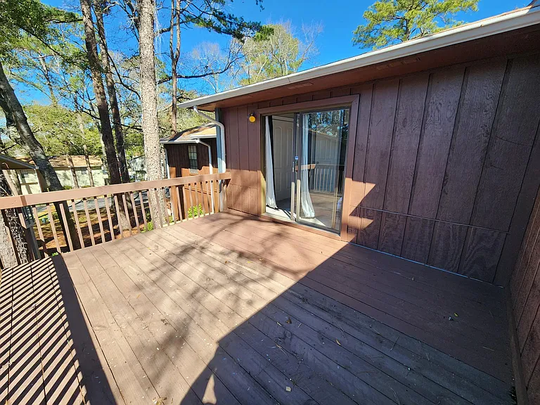 2228 Timberwood Cir N — Photo 30