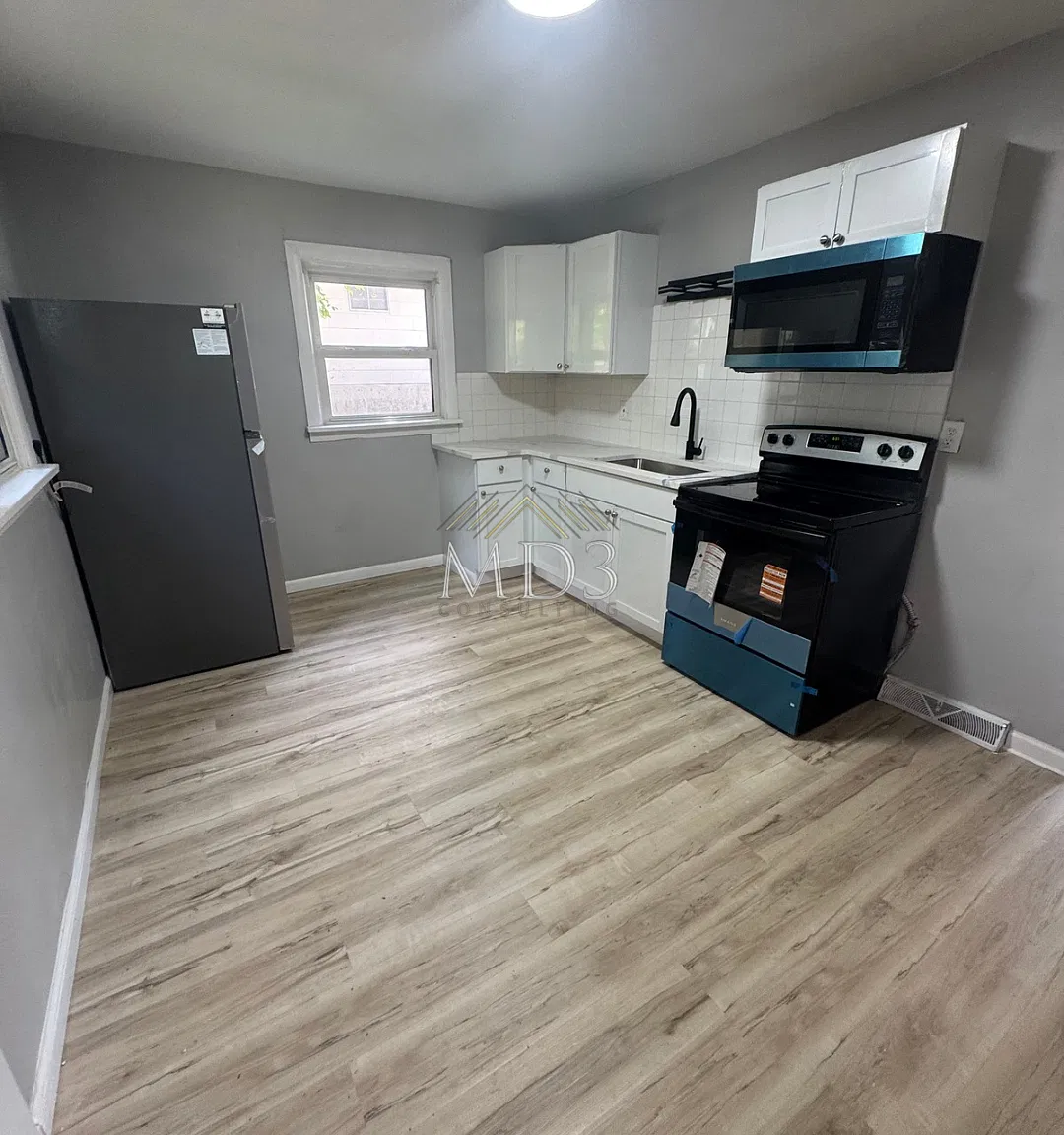 3 bed, 784 sqft, $1,500 — Photo 4