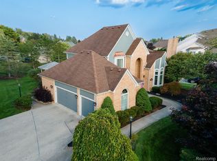 48252 Chesterfield Dr S, Canton, MI 48187