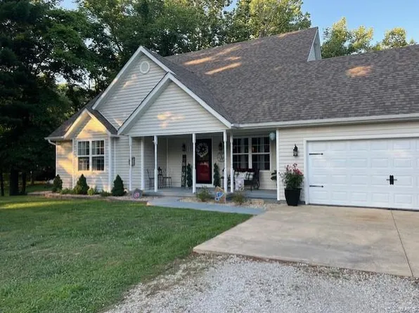 1328 Deer Creek Rd, Greenville, IL 62246