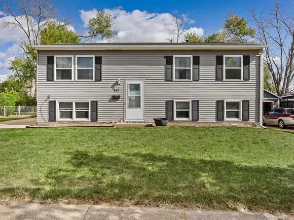 433 Lewellen Dr NW, Cedar Rapids, IA 52405