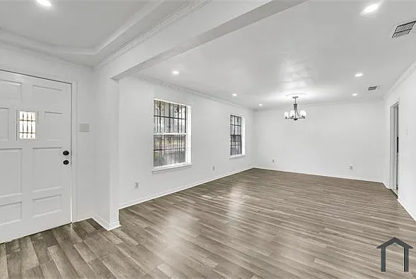 7027 Hunnicut Rd — Photo 8