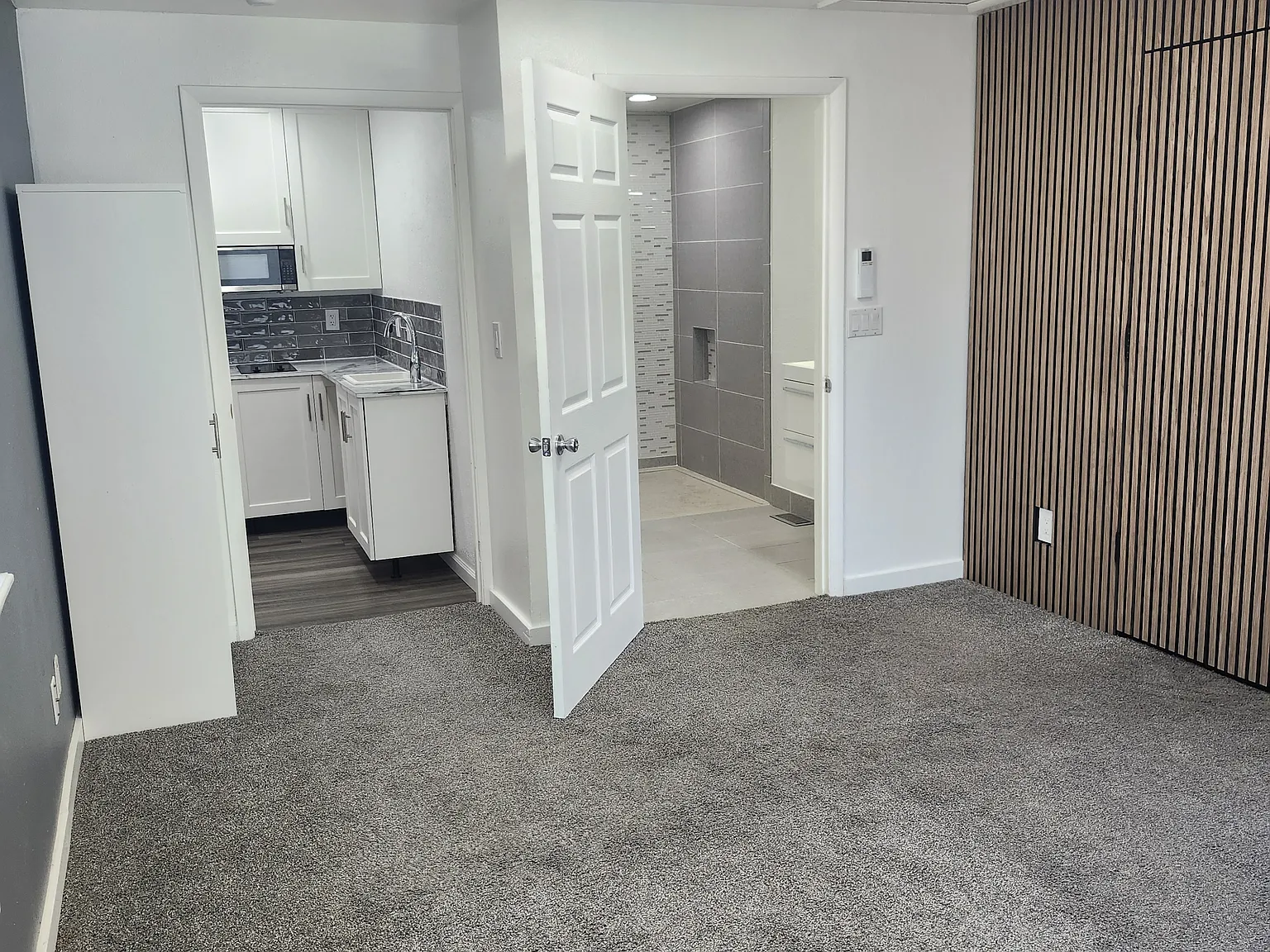 Studio, 300 sqft, $1,495 — Photo 3