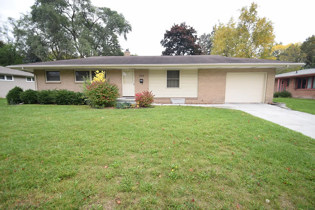 205 W Saint Andrews Rd photo 1