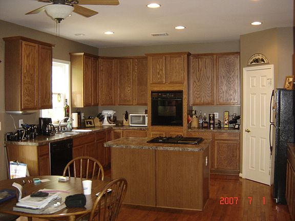      Gourmet Kitchen